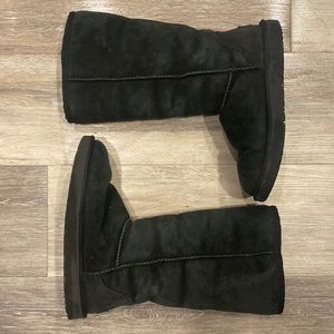 UGG Classic Tall Boots Women’s Size 8